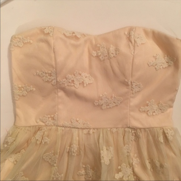 ✨GORGEOUS LACE STRAPLESS FULLY LINED DRESS-SMALL✨ - Picture 5 of 6